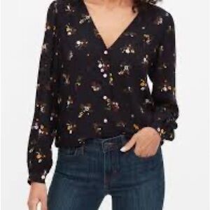 Everly blouse floral flowy